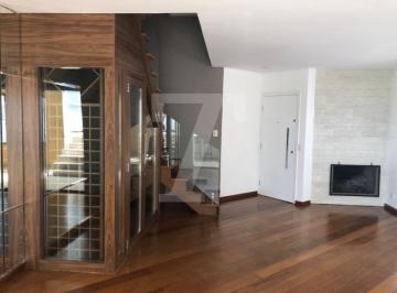 Apartamento · 210m² · 3 Quartos · 3 Vagas · Cobertura em Moema, com 210m², silenciosa e fora da rota de aviões!