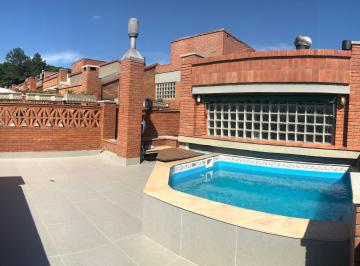 Terraço c/piscina priv. · Lindo sobrado 357m², piscina priv.,3 dorm (suíte), vista para o Guaíba, 4 boxes.