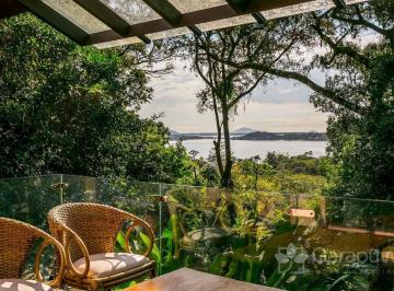 Casa · 330m² · 4 Quartos · 3 Vagas · Casa Aconchegante no Meio da Mata com vista para o Mar e a Lagoa da Conceição