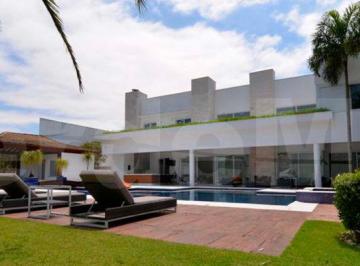 Casa · 1100m² · 7 Quartos · 6 Vagas · Luxuosa Mansão à Venda na Marina Guarujá com Pier Privativo  Descubra o melhor do luxo costeiro nest