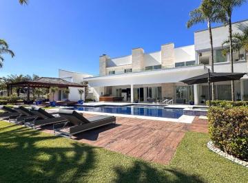 Casa · 1100m² · 7 Quartos · 6 Vagas · Luxuosa Mansão à Venda na Marina Guarujá com Pier Privativo Descubra o melhor do luxo costeiro nest