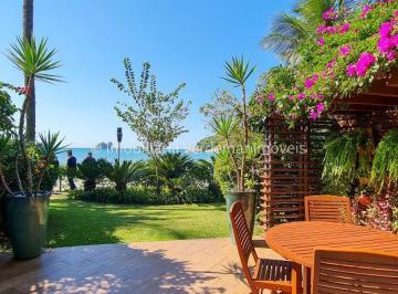 Casa · 342m² · 5 Quartos · 4 Vagas · Casa à venda frente ao mar em condomínio fechado no Guarujá