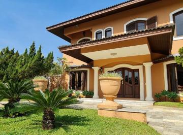 Casa · 900m² · 6 Quartos · 6 Vagas · Casa estilo toscana no condomínio Jardim Acapulco, mobiliada e decorada.