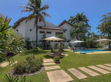 Casa · 490m² · 5 Quartos · 4 Vagas · Casa térrea à venda em condomínio no Guarujá, Jardim Acapulco na praia de Pernambuco
