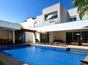 Casa · 380m² · 5 Quartos · 4 Vagas · Casa Decorada à Venda no Jardim Acapulco em Guarujá.