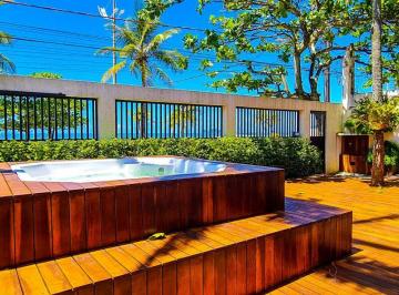 Casa · 575m² · 6 Quartos · 4 Vagas · Casa à venda frente ao mar na praia da Enseada em Guarujá.