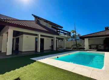 Casa · 650m² · 6 Quartos · 4 Vagas · Jardim Virginia, Guarujá, casa a venda na praia da Enseada.