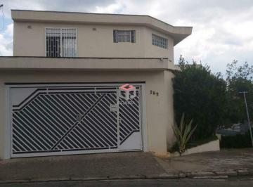 Casa · 240m² · 3 Quartos · 3 Vagas · Sobrado com 240m² localizado na Vila Scarpelli em Santo André- SP.