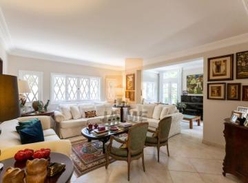 Casa · 550m² · 3 Quartos · 4 Vagas · Apartamento alto padrão com 3 dormitórios sendo 3 suítes com varanda e 4 vagas - Pacamebu