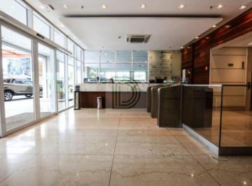 Comercial · 40m² · 1 Vaga · Localização excelente, com comércio, condução e metrô