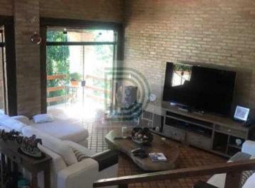 Casa · 450m² · 4 Quartos · 4 Vagas · Belíssima casa com 4 suítes, lavabo, hall social