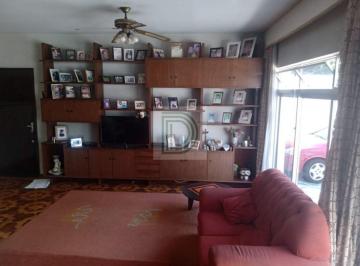 Casa · 300m² · 4 Quartos · 12 Vagas · Sobrado Isolado com 260 m² de terreno localizado