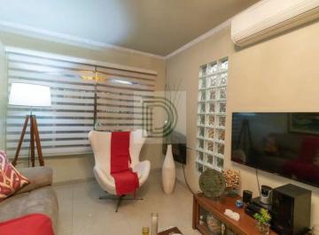 Casa · 220m² · 4 Quartos · 2 Vagas · Lindo Sobrado bem localizado, com 4 dormitórios.