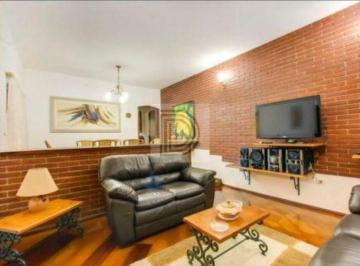 Casa · 200m² · 2 Quartos · 3 Vagas · Linda casa de dois dormitórios sendo 2 suítes!