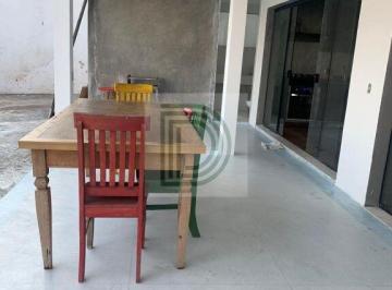 Casa · 230m² · 3 Quartos · 5 Vagas · Vende-se sobrado, muito bem localizado, está sendo reformado.