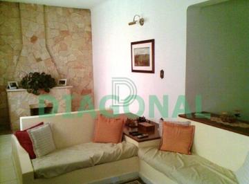 Casa · 570m² · 3 Quartos · 2 Vagas · CASA TÉRREA COM 3 DORMITÓRIOS, SENDO 1 SUÍTE