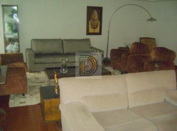 Casa · 235m² · 4 Quartos · 5 Vagas · Casa clara e ventilada, projeto interessante em 3 níveis