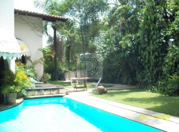 Casa · 785m² · 4 Quartos · 6 Vagas · Sobrado muito bem localizado.