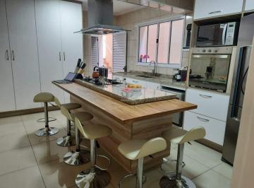 Casa · 278m² · 3 Quartos · 2 Vagas · Sobrado 278 m² Localizado No Bairro Floresta Santo André - SP 