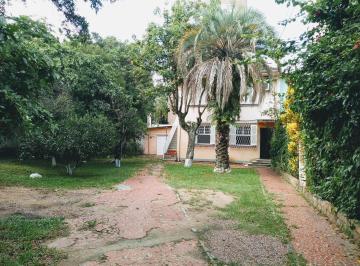Casa · 200m² · 6 Quartos · 4 Vagas · EM LOCAL PREVILEGIADO RESIDENCIA PARA 2 FAMILIAS INDEPENDENTES