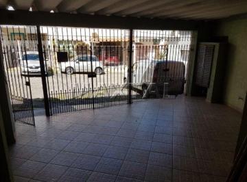 Casa · 160m² · 3 Quartos · 4 Vagas · Casa em condomínio fechado com 200m², 3 dormitórios, 1 suíte, closet, sala, churrasqueira e 2 vagas.