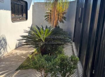 Casa · 180m² · 3 Quartos · 4 Vagas · Vila Cristina Casa em ótima localização, tendo 03 dormitórios.