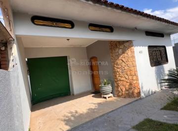 Casa · 180m² · 3 Quartos · 4 Vagas · Vila Cristina Casa em ótima localização, tendo 03 dormitórios.