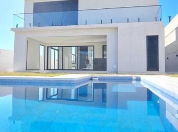 Casa · 345m² · 3 Quartos · 4 Vagas · Casa de Condominio em Jardim do Golf I - Jandira