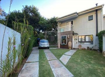 Casa · 148m² · 3 Quartos · 2 Vagas · Linda casa em condomínio fechado