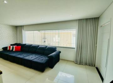 Casa · 198m² · 3 Quartos · 3 Vagas · Casa Térrea com 3 dormitórios, sendo 1 suíte e 3 vagas na Penha