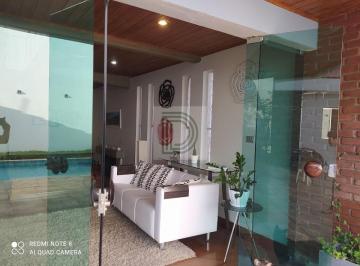 Casa · 292m² · 3 Quartos · 4 Vagas · Excelente Casa Térrea com Piscina.