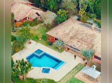 Casa de 9 quartos, Petrópolis · Vende-se magnífica propriedade fora de condomínio em rua nobre de Itaipava!