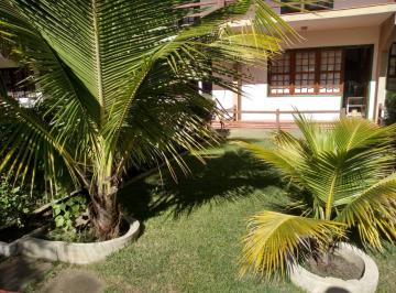 Apartamento de 3 quartos, Cabo Frio · Apartamento Duplex c/ Área de Gramado