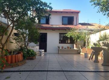 Casa · 246m² · 4 Quartos · 2 Vagas · Casa com 4 dormitórios à venda, 245 m² por R$ 880.000,00 - Cavalhada - Porto Ale