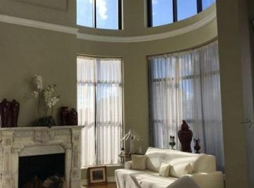 Apartamento · 685m² · 4 Quartos · 4 Vagas · Cobertura Duplex com 685m² área externa com linda área verde, amplo living com pé duplo, lareira.