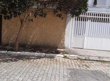 Casa · 140m² · 3 Quartos · 4 Vagas · Campo Grande belíssimo sobrado excelente local. Aceita permuta