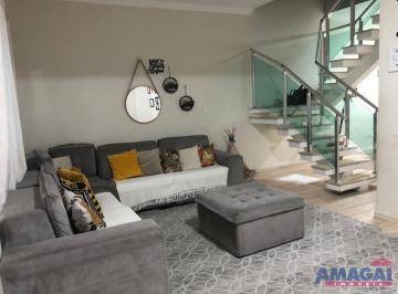 Casa · 204m² · 3 Quartos · 2 Vagas · Sobrado de 3 quartos