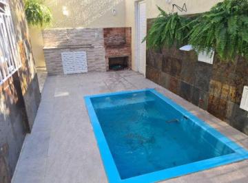 Casa · 4 Quartos · 2 Vagas · Casa à venda - em Freguesia (Jacarepaguá)