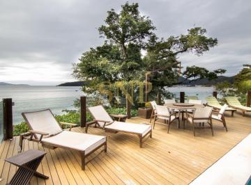 Casa de 4 quartos, Porto Belo · Residência beira mar em Porto Belo, mobiliada e decorada 511 m2. Pé na areia!