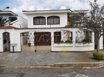 Casa · 420m² · 3 Quartos · 8 Vagas · Casa à venda com 420m², 3 quartos, 6 banheiros e 8 vagas na região do Barro Branco.