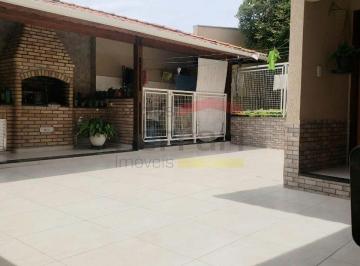 Casa · 250m² · 2 Quartos · 3 Vagas · Linda e confortável casa na Vila Nivi