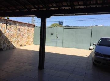 93592_30-1_102104.jpg · EXCELENTE CASA !