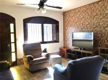 Área de Serviço · Sobrado com 4 quartos à venda em Cavalhada - RS