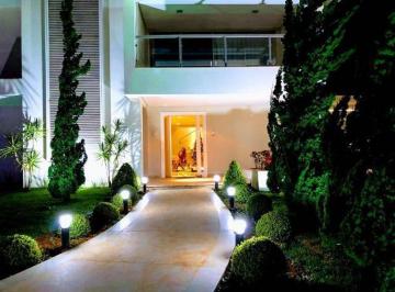 Casa · 200m² · 5 Quartos · 30 Vagas · Casa de Condomínio 5 quartos para Venda Guará II, Brasília
