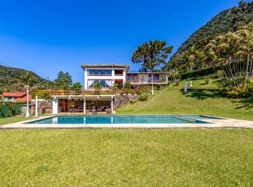 Casa · 577m² · 4 Quartos · 4 Vagas · Casa com vista para o Lago Comary, no condomínio da CBF, em Teresópolis.
