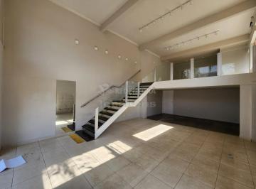 Comercial · 151m² · Salão comercial no Centro com acessibilidade e sacada.