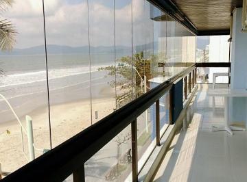 Vista da sacada fechada para a praia · Apartamento 4 quartos com ar frente mar - 10 pessoas - Meia Praia