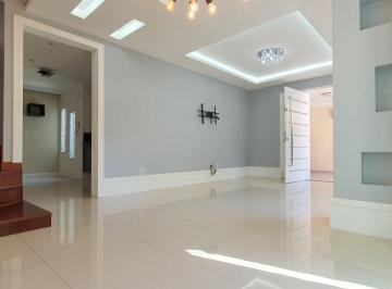 Casa · 240m² · 3 Quartos · 2 Vagas · Espetacular casa em pequeno condomínio, 3 quartos, 1 suíte, 240 m², no início da rua da caminhada, C