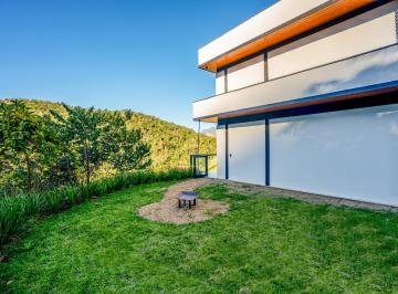 Casa · 395m² · 4 Quartos · 3 Vagas · Casa com 4 quartos em condomínio em Itaipava, Petrópolis.