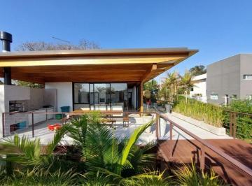 a2908998bc9620bd701f10410875c4b2047a7146 · #=Casa de Condomínio com 6 Quartos e 5 banheiros à Venda, 400 m² por R$ 3.270.000